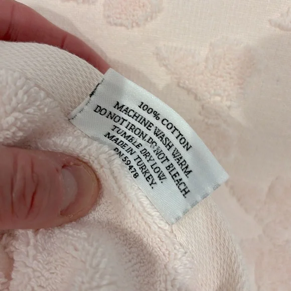 Pink Bow Bath Towel Set by Cupcakes and Cashmere - New with tags - Picture 3 of 5